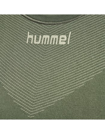HUMMEL FIRST SEAMLESS JERSEY L/S W / Nahtlose Verarbeitung und körperbetontes Design